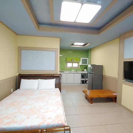Gyulhouse Pension Seogwipo-stad Buitenkant foto