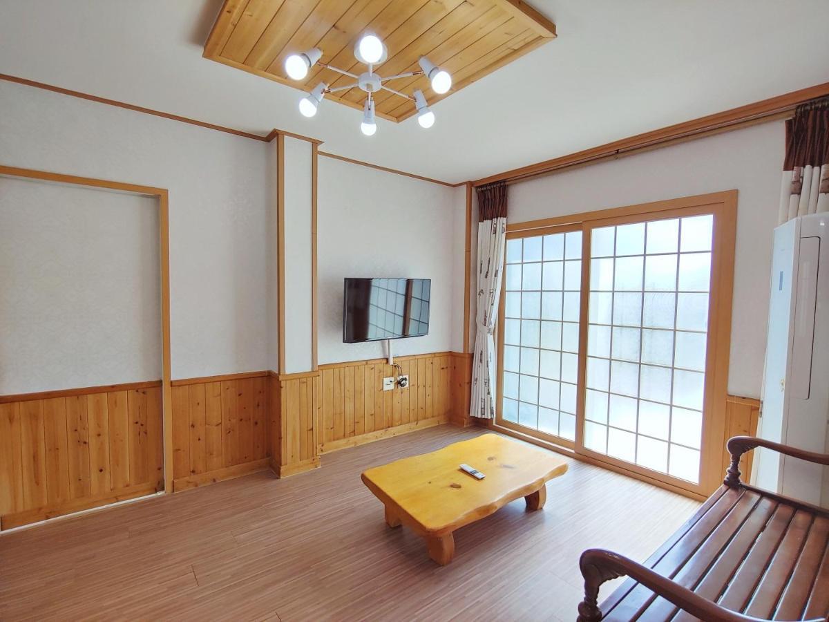 Gyulhouse Pension Seogwipo-stad Buitenkant foto