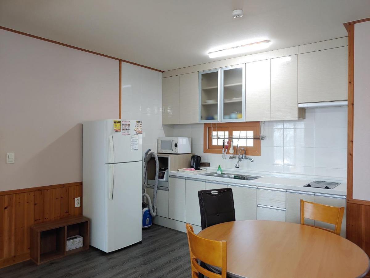 Gyulhouse Pension Seogwipo-stad Buitenkant foto