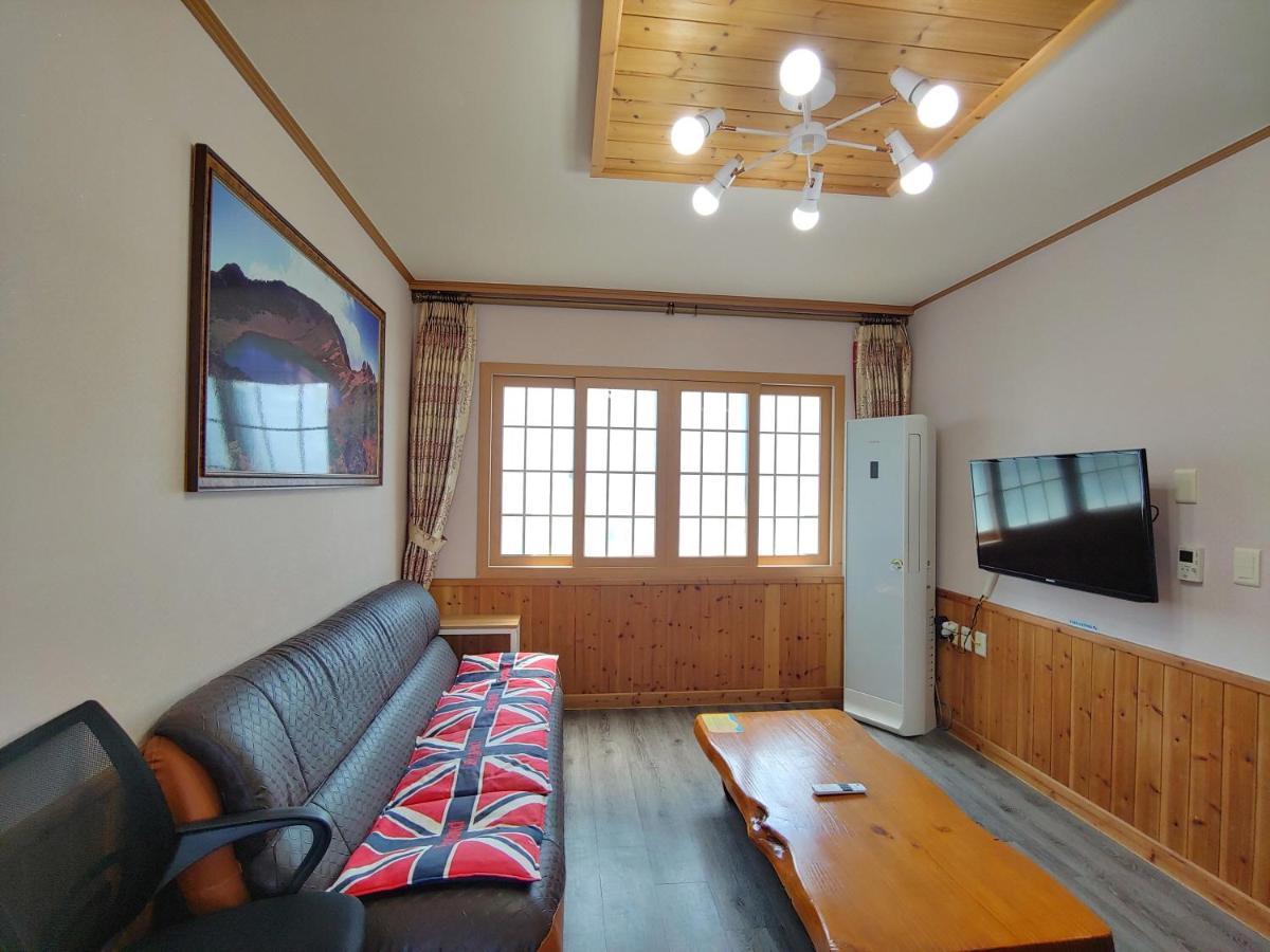 Gyulhouse Pension Seogwipo-stad Buitenkant foto