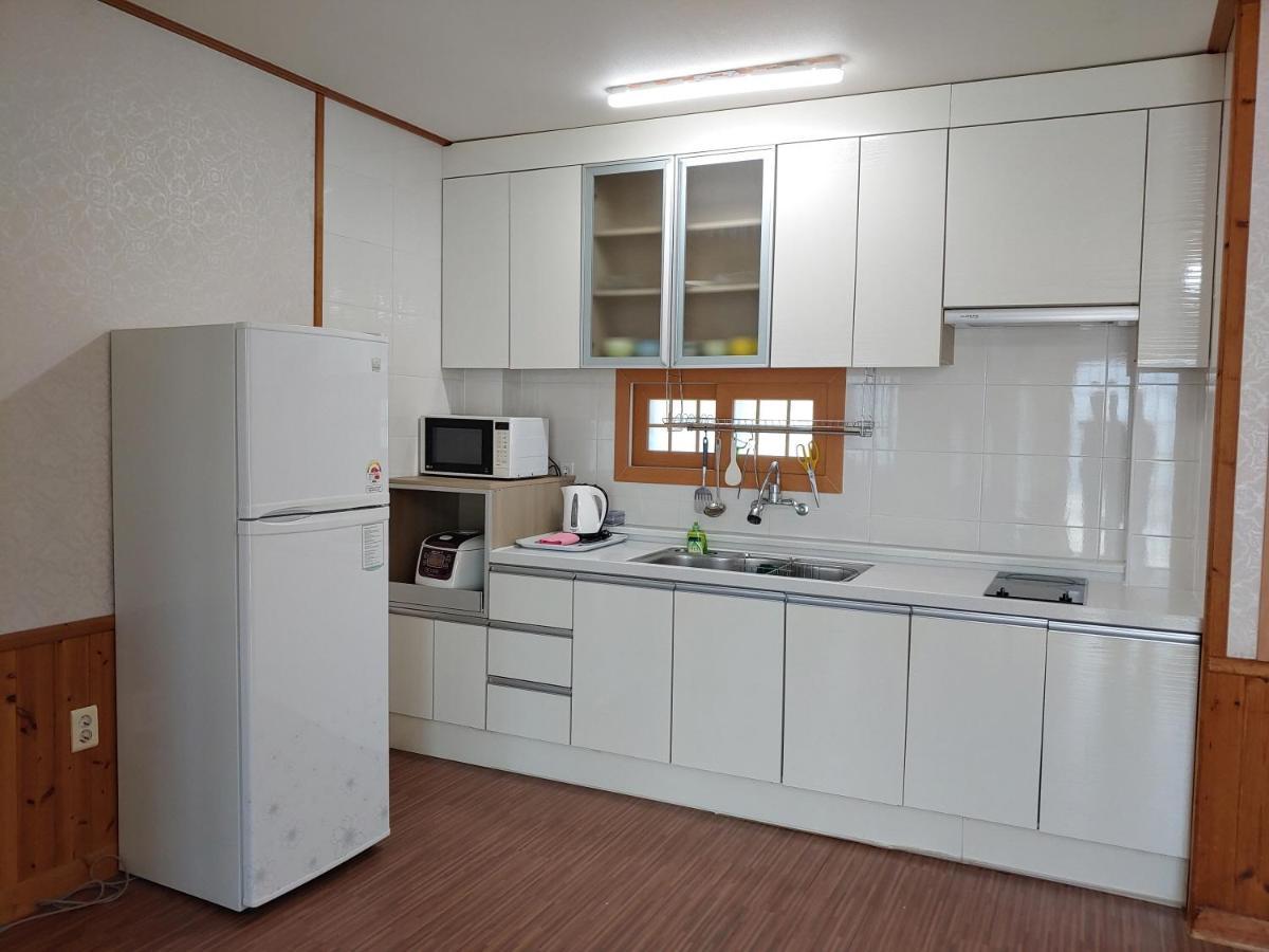 Gyulhouse Pension Seogwipo-stad Buitenkant foto