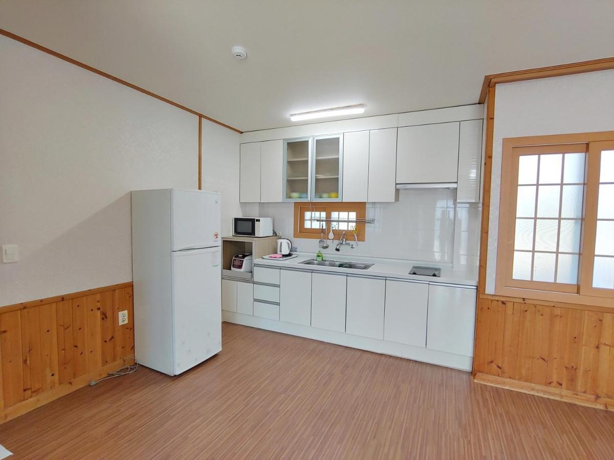 Gyulhouse Pension Seogwipo-stad Buitenkant foto