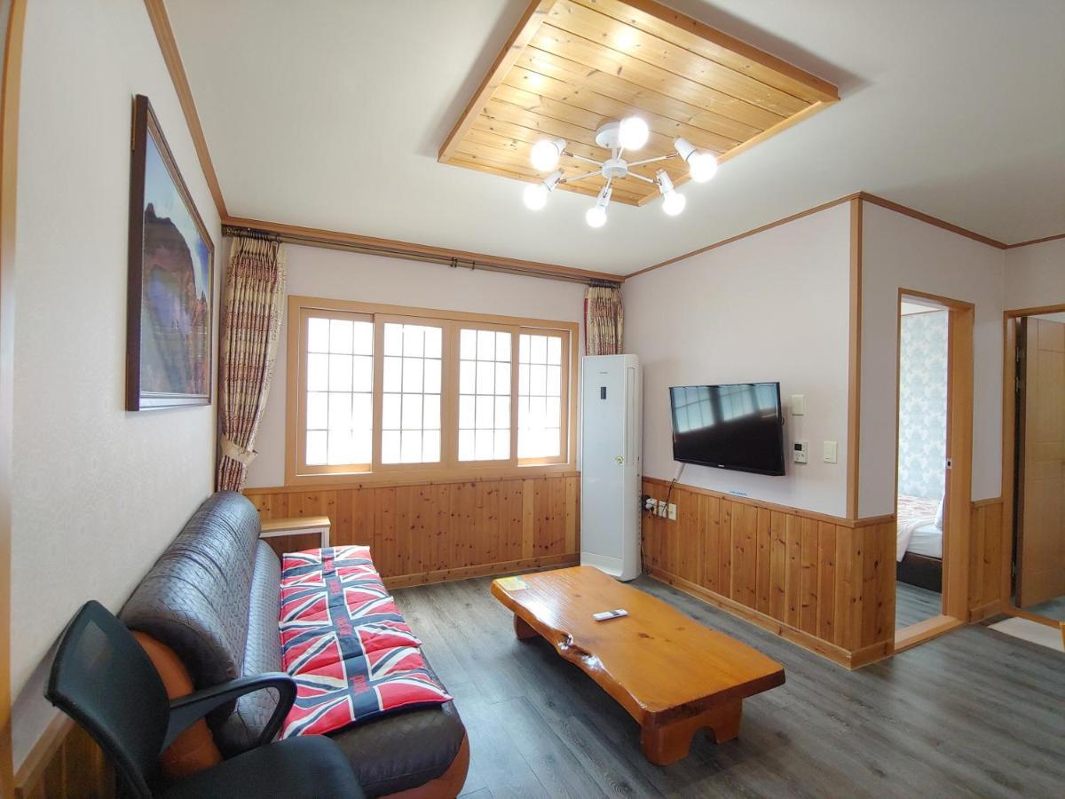 Gyulhouse Pension Seogwipo-stad Buitenkant foto