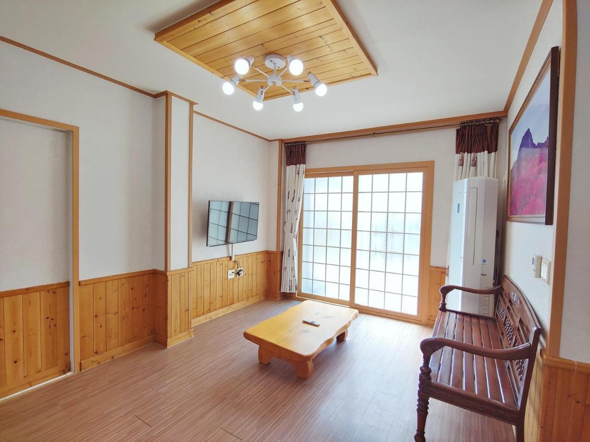 Gyulhouse Pension Seogwipo-stad Buitenkant foto
