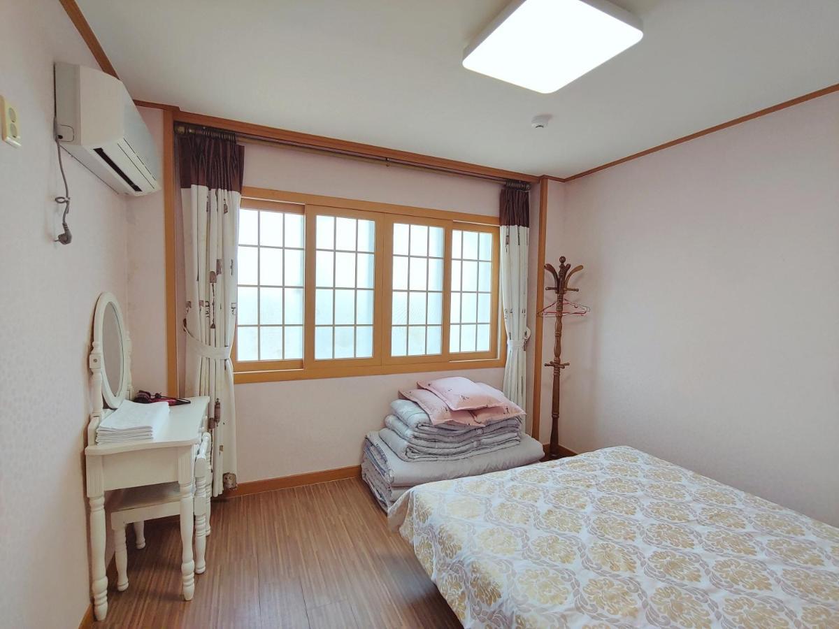 Gyulhouse Pension Seogwipo-stad Buitenkant foto
